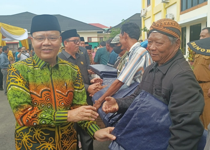 Gubernur Bengkulu Serahkan Ratusan Alsintan, Rohidin: Pembangunan Pertanian untuk Pangan Prioritas Pemerintah