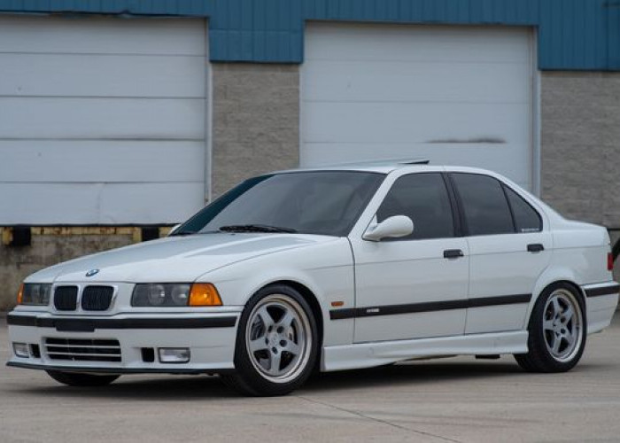 Mengenal Mobil Produksi Tahun 90-an, Simak Spesifikasi dan Harga BMW 3 Series E36