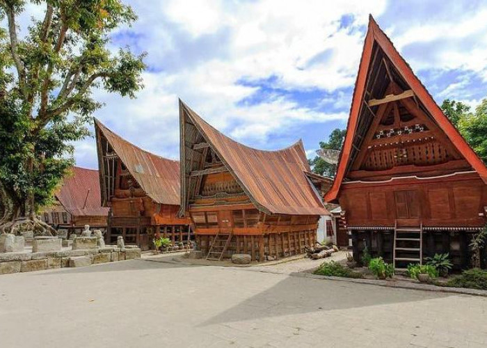 5 Keunikan Desa Tomok yang Kaya Akan Peninggalan Sejarah Makam Kuno di Pulau Samosir 