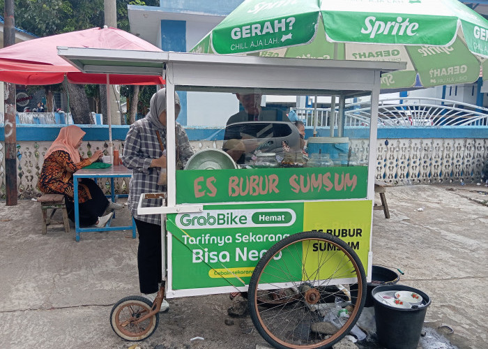 Kelezatan Es Bubur Sumsum Smanda: 27 Tahun Menjadi Kuliner Favorit di Bengkulu