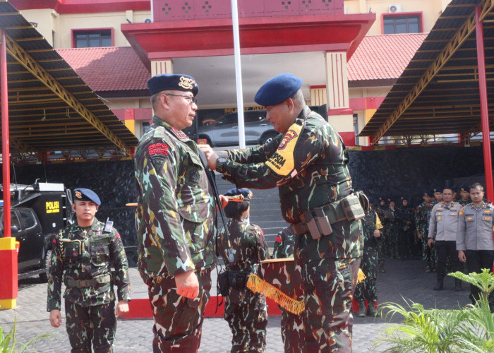 Brimob Polri Berikan Gelar Warga Kehormatan Kepada Kapolda Bengkulu