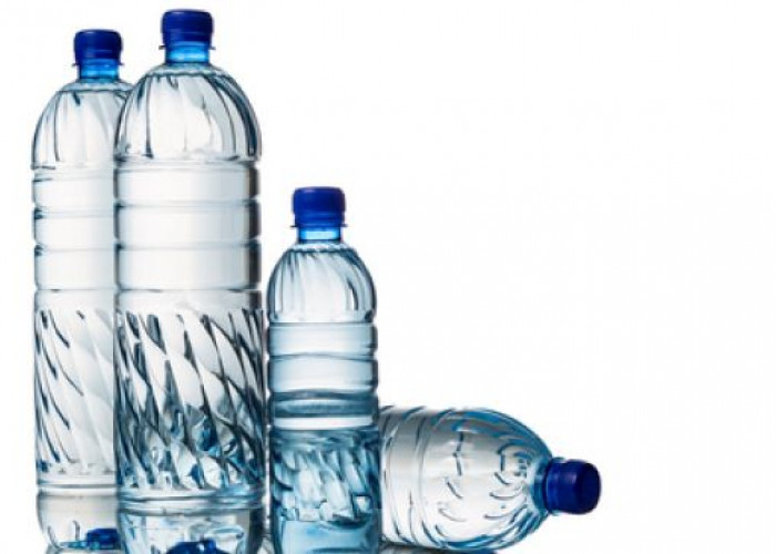 Resiko Tinggi! Bahaya Mengisi Ulang Botol Air Minum Plastik Sekali Pakai