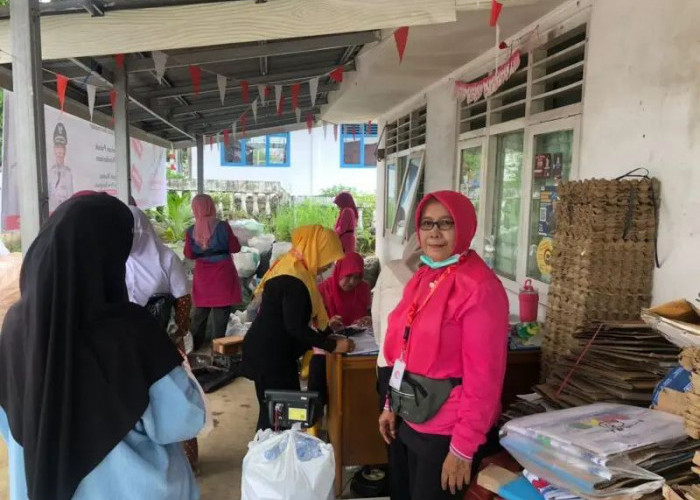 Bank Sampah Srikandi MP Bengkulu Bantu Warga Bayar PBB dan Listrik dari Hasil Sampah