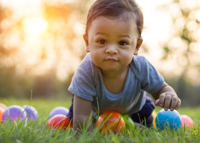 Normalkah Bayi 9 Bulan Belum Bisa Merangkak?