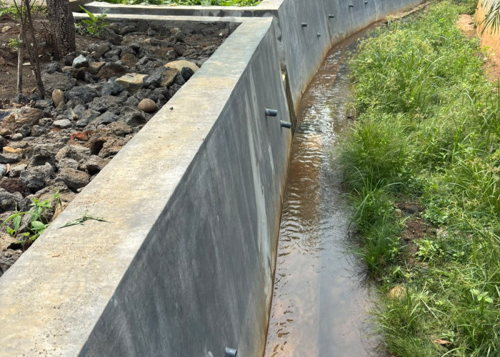 Dinas PUPR Bangun Drainase di Perumahan Bentiring Sakti, Warga Berharap Genangan dan Gerusan Tanah Berkurang