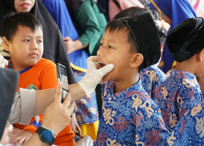Wali Kota Bengkulu Tinjau Cek Kesehatan Gratis, Lebih dari 2.000 Siswa dan Wali Murid Ikut Pemeriksaan
