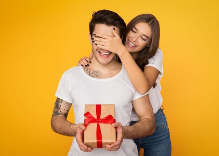 Buat Cowok Terkesan, Ini Dia 5 Rekomendasi Hadiah Unik dan Bermanfaat Untuk Pasanganmu