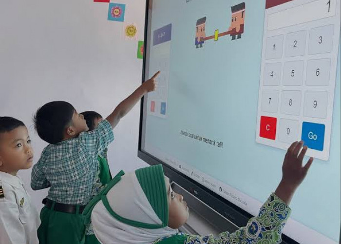 Sekolah di Kota Bengkulu Bakal Dapat Tambahan Panel Interaktif Digital