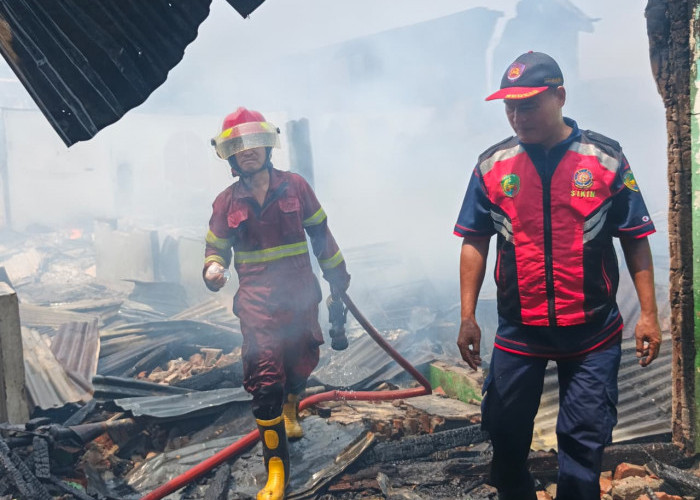 Kebakaran Hebat Landa Gang Damai Pengantungan Bengkulu, Sejumlah Rumah dan Bedengan Terbakar
