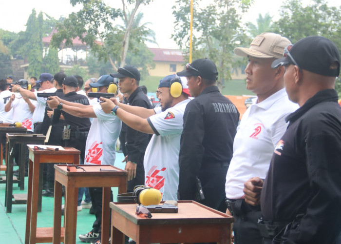 Polda Bengkulu Gelar Eksibisi Menembak Bersama Forkopimda dan Wartawan Rayakan Hari Bhayangkara ke-79