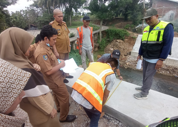 Kejari dan Inspektorat Bengkulu Tinjau Pembangunan Proyek Pelapis Tebing Sungai Rupat