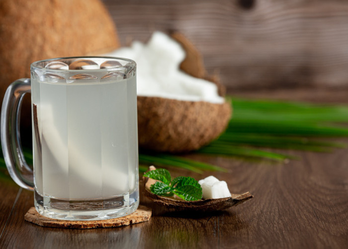 Yuk, Simak Manfaat Luar Biasa Air Kelapa Muda untuk Kesehatan Tubuh