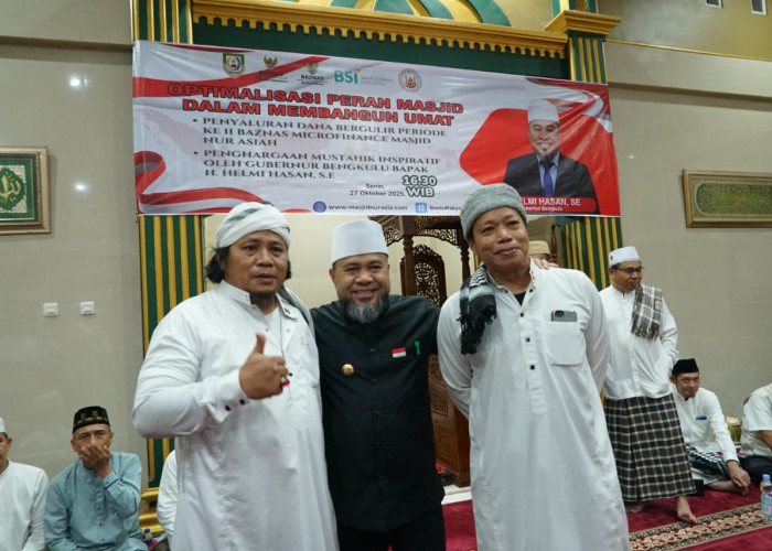 Jadikan Masjid Sentra Perekonomian Masyarakat, Gubernur Helmi Serahkan Bantuan Dana Bergulir BAZNAS ke Masjid 
