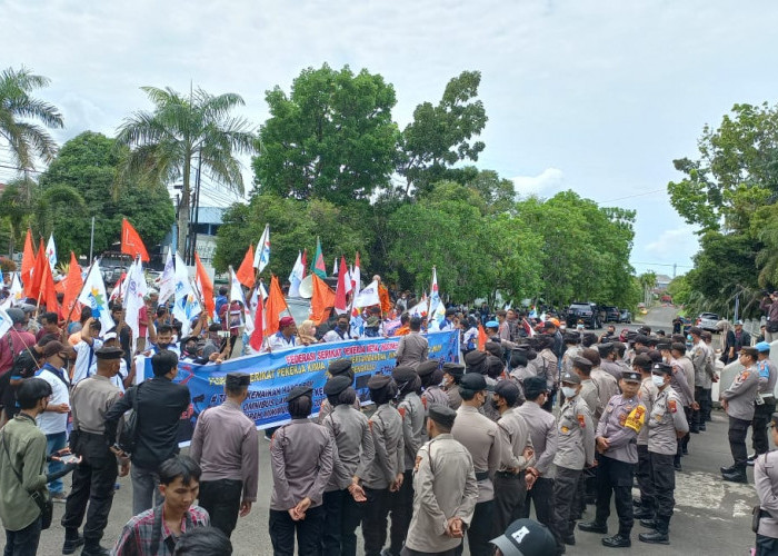 Serikat Pekerja di Bengkulu Tuntut Kenaikan UMP Tahun 2023 Sebesar 13 Persen