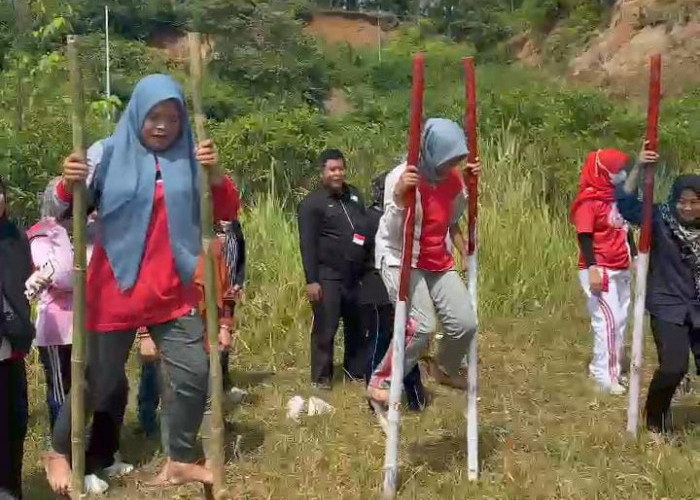 15 Tim dari 12 OPD Bersemangat Ikuti Lomba Enggrang