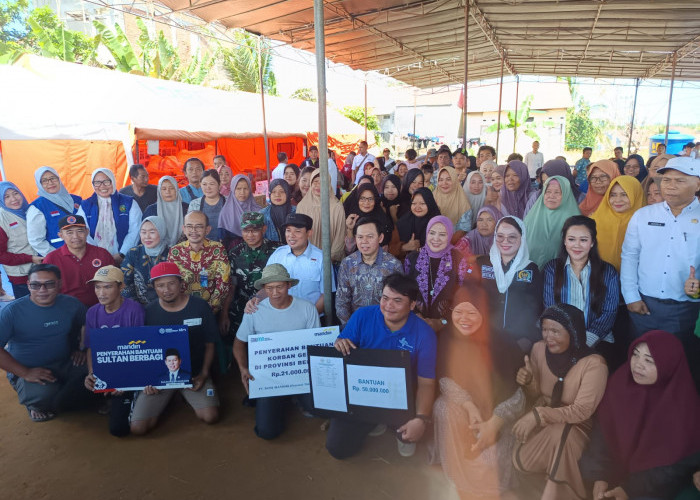 Solidaritas Gempa Bengkulu, Para Senator Turun Langsung Salurkan Bantuan Tunai ke Korban di Betungan