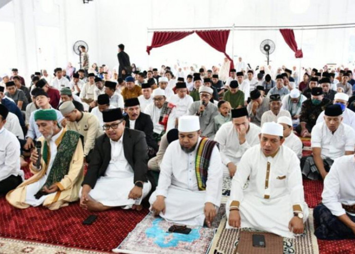 Walikota Bengkulu dan Ratusan Warga Solat Idul Fitri Perdana di Masjid Kota Merah Putih  