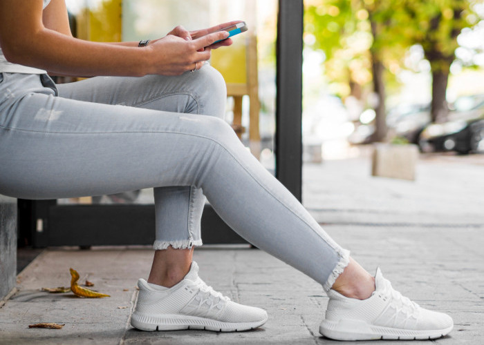 Jangan Biarkan Sneakers Putih Kusam! Begini Cara Merawatnya agar Tetap Bersih