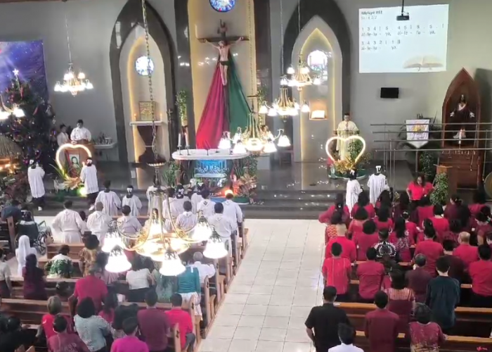 Khidmatnya Perayaan Natal di Gereja Tertua di Provinsi Bengkulu