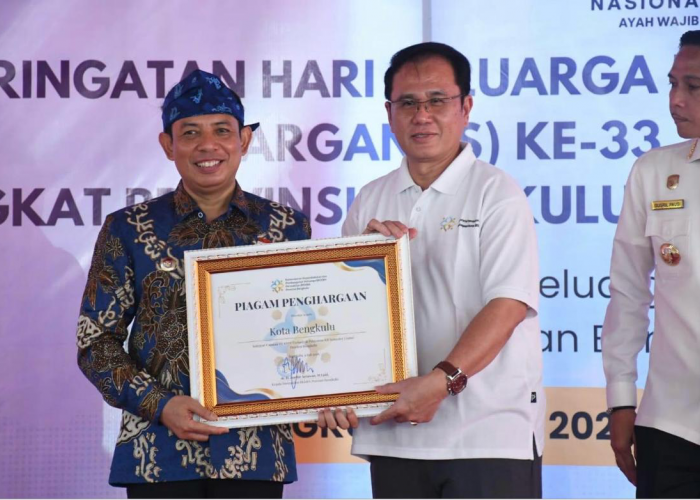 Pemkot Bengkulu Raih Penghargaan HARGANAS ke-33, Dedy Wahyudi Dikukuhkan Orang Tua Asuh Anak Berisiko Stunting