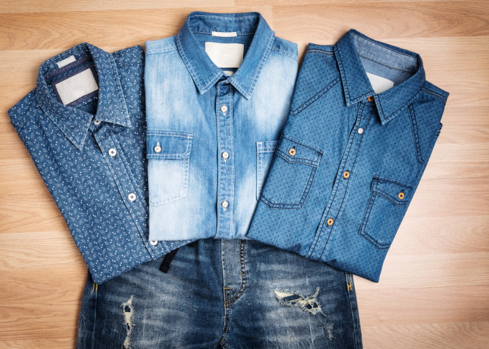 Baju Denim Tidak Perlu Sering Dicuci, Benarkah? Ini Cara Merawatnya