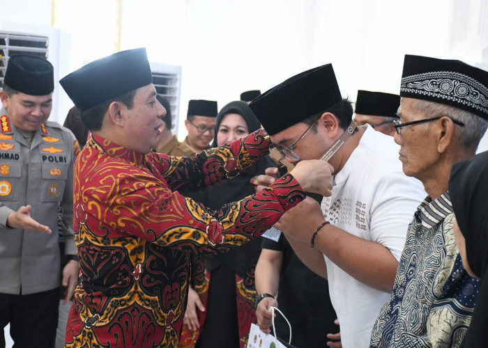Wali Kota Bengkulu Lepas 1.231 Jemaah Haji, Seragam Batik Jadi Simbol Kekompakan