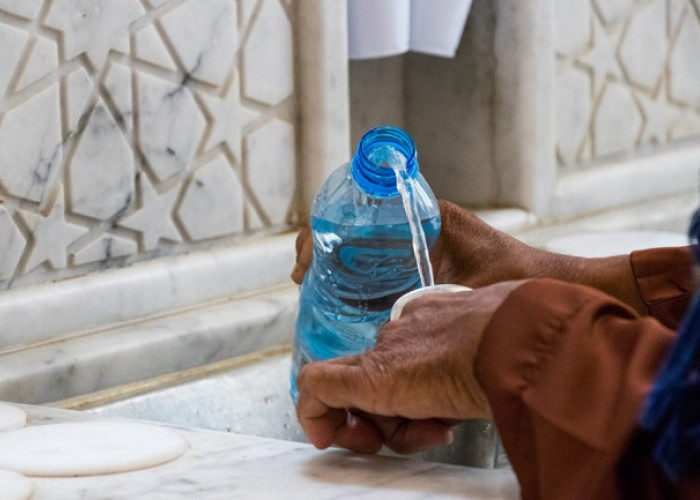 Ini Dia 8 Manfaat Air Zamzam bagi Kesehatan yang Perlu Diketahui