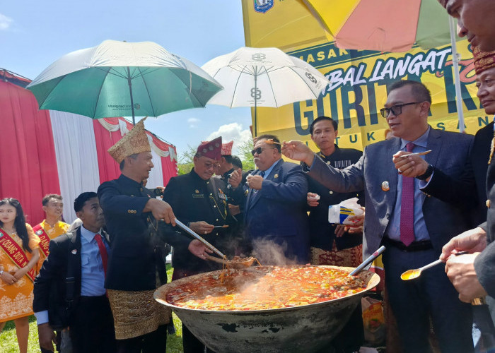 Chef Dinda Alamanda Olah 185 Kg Gurita Segar, Menu 'Sambal Langat' Sukses Goyang Lidah Deretan Bupati