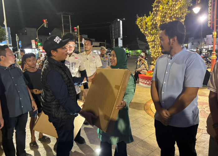 Dorong UMKM Naik Kelas, Pemkot  Salurkan 50 Meja Portable di Belungguk Point