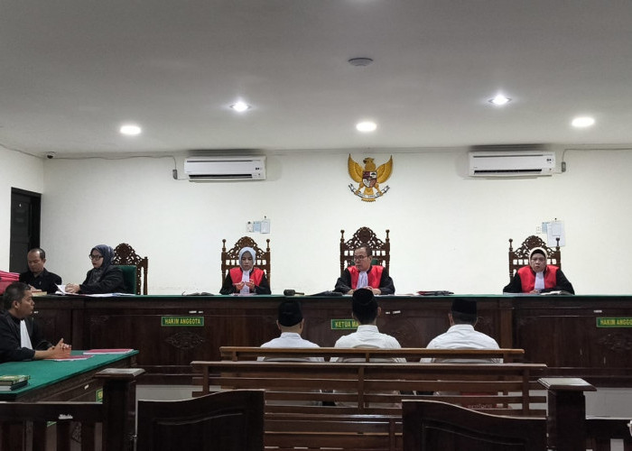Sidang Perdana Korupsi Penerimaan THL Perumda Tirta Hidayah, Jaksa Ungkap Kerugian Negara Rp5,5 Miliar