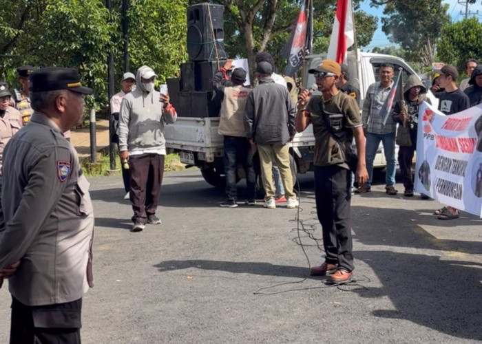 Demo di Depan Kantor Wali Kota, Gerakan Perjuangan Pemuda Bengkulu Tuntut Pengembalian SPT Jukir