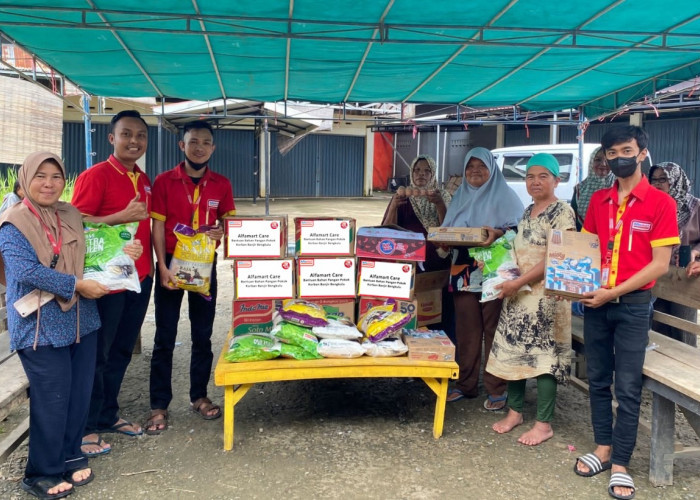 Alfamart Alirkan Bantuan untuk Korban Banjir Bengkulu