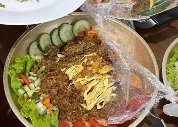 Mencicipi Nikmatnya Nasi Goreng Jancuk, Kuliner Terpedas  yang Ada di Surabaya