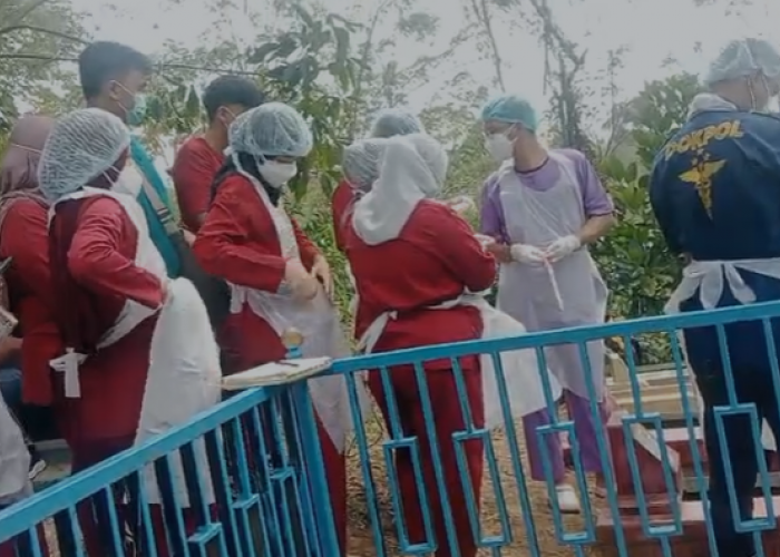 Suasana Haru di TPU Batu Bandung, Warga Kawal Pembongkaran Makam Gita Fitri