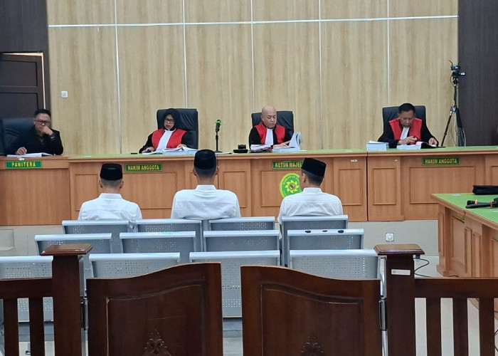 Tiga Terdakwa Kasus OTT KPK Dugaan Suap Proyek Ijon di Rejang Lebong Dituntut 2 Tahun Penjara