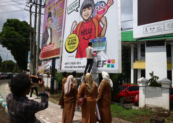 Reklame Besar Tak Berizin di Kota Bengkulu Dipasang Papan Peringatan
