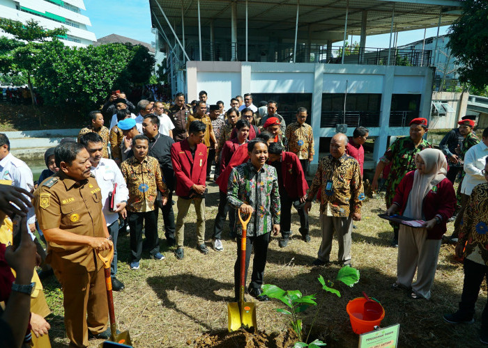Wagub Bengkulu dan Menteri KLHK Tanam Pohon di Kampus UMB, Wujudkan Peduli Lingkungan