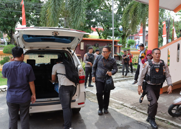 Geledah Kantor Dikbud Provinsi Bengkulu, KPK Bawa Dus Diduga Berisi Dokumen Penting