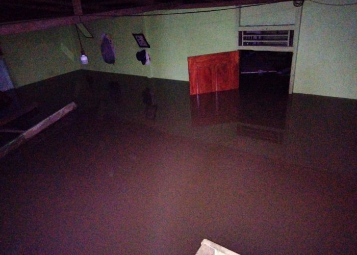 Banjir Hingga 3 Meter, Puluhan Warga di Bengkulu Utara Terjebak