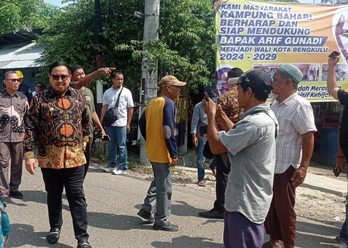 Pj Walikota Arif Gunadi Penuhi Aspirasi Warga Kampung Bahari yang Butuh Lampu Jalan