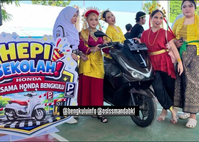 Hepi Sekolah Honda Exclusive Parking  Datangi SMA N 2 Kota Bengkulu