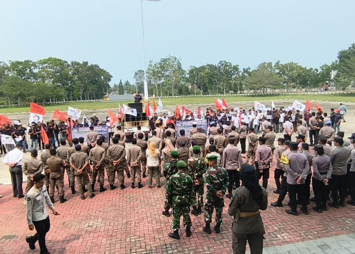 Demo di Kantor Bupati, Buruh Mukomuko Tuntut UMK 2027 Naik 7,5-9 Persen