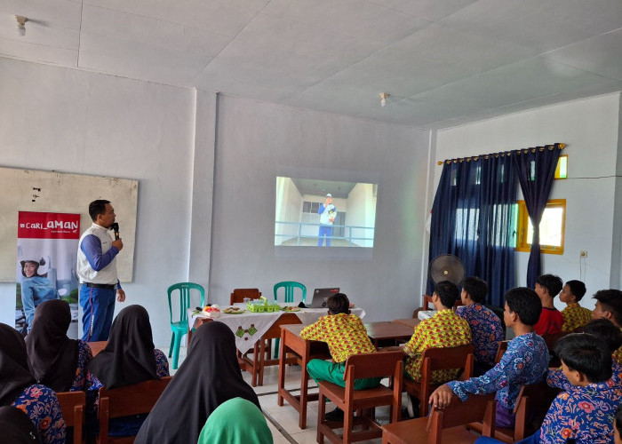 Astra Motor Bengkulu dan Polresta Edukasi Siswa SMPN 9 Lewat Kampanye #Cari_Aman