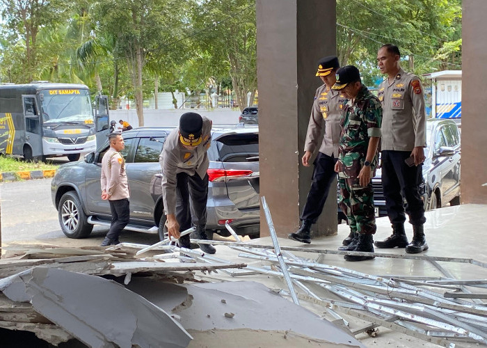 Gedung Balai Buntar Ambruk Akibat Gempa, Kapolda Bengkulu Cek dan Kerahkan Personel Untuk Lakukan Evakuasi 