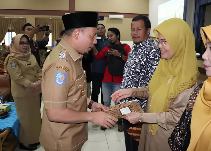 Wali Kota Bengkulu Beri Penghormatan Khusus bagi ASN Pensiun dan Meninggal Dunia