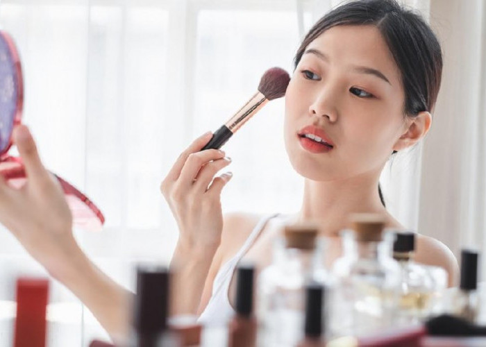 Anti Luntur Seharian! Ini Dia Tips Jitu Bikin Makeup Awet Walau Berkeringat