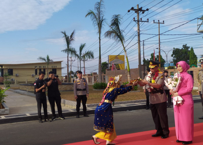 Brigjen Anwar Resmi Jabat Kapolda Bengkulu, Disambut Tari Sekapur Sirih 