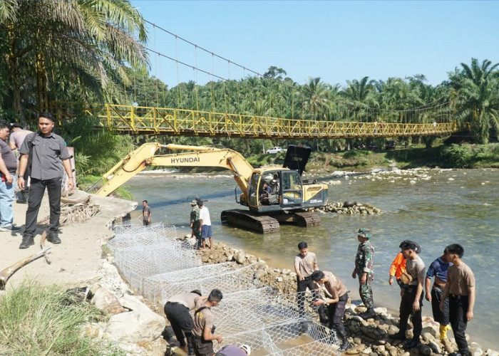 Ancaman Abrasi Sungai Kedurang Meluas, Dana Hibah Belum Terealisasi, Jembatan Gantung Terancam Putus