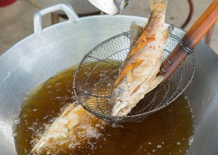 Simak 9 Tips Ampuh Menggoreng Ikan agar Tidak Lengket di Wajan
