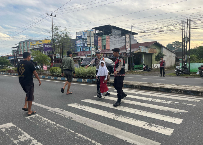 BKKBN Bengkulu Gaungkan Gerakan Ayah Teladan Indonesia dengan Antar Anak ke Sekolah